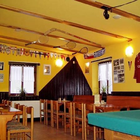 Restaurace A Penzion U Vladaru Mikulášovice Buitenkant foto