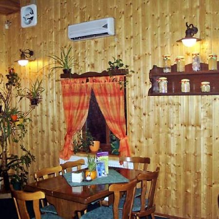 Restaurace A Penzion U Vladaru Mikulášovice Buitenkant foto